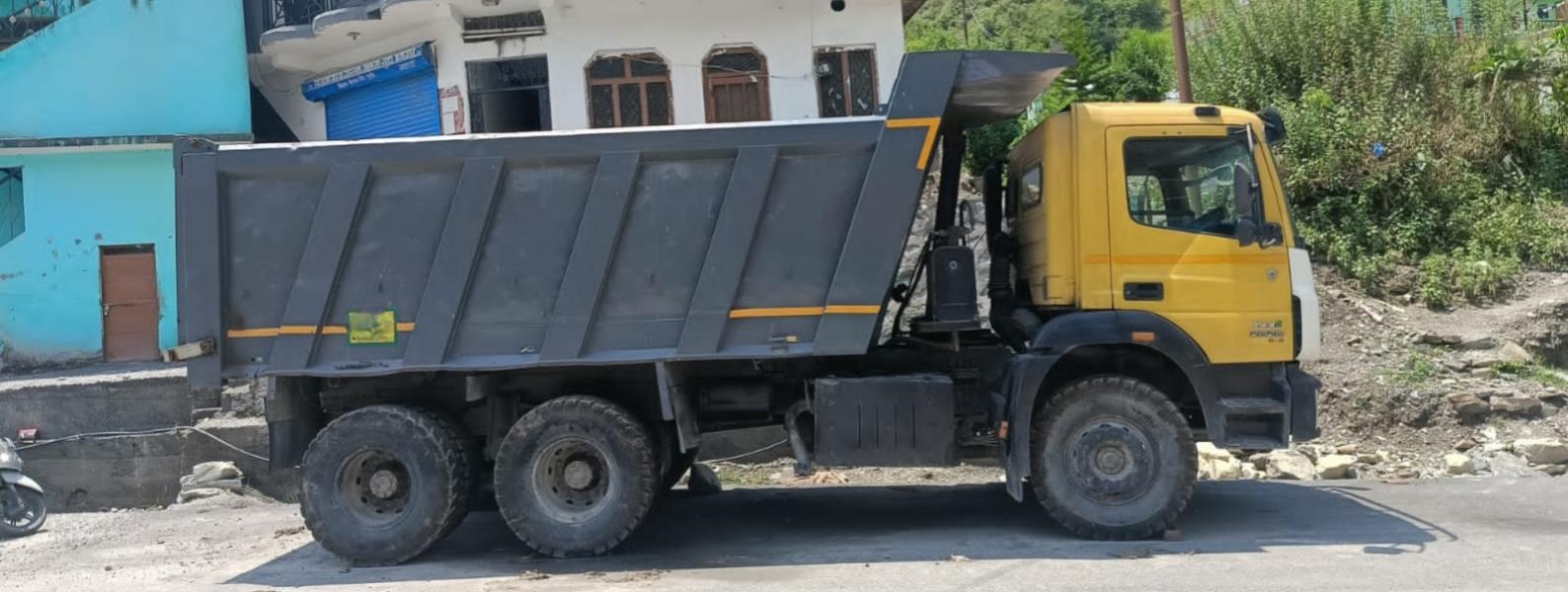 BharatBenz 2828C image 2