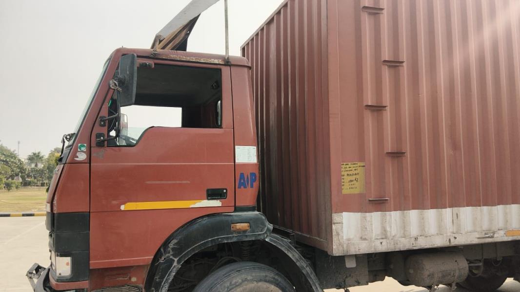 Tata 1512 image 2