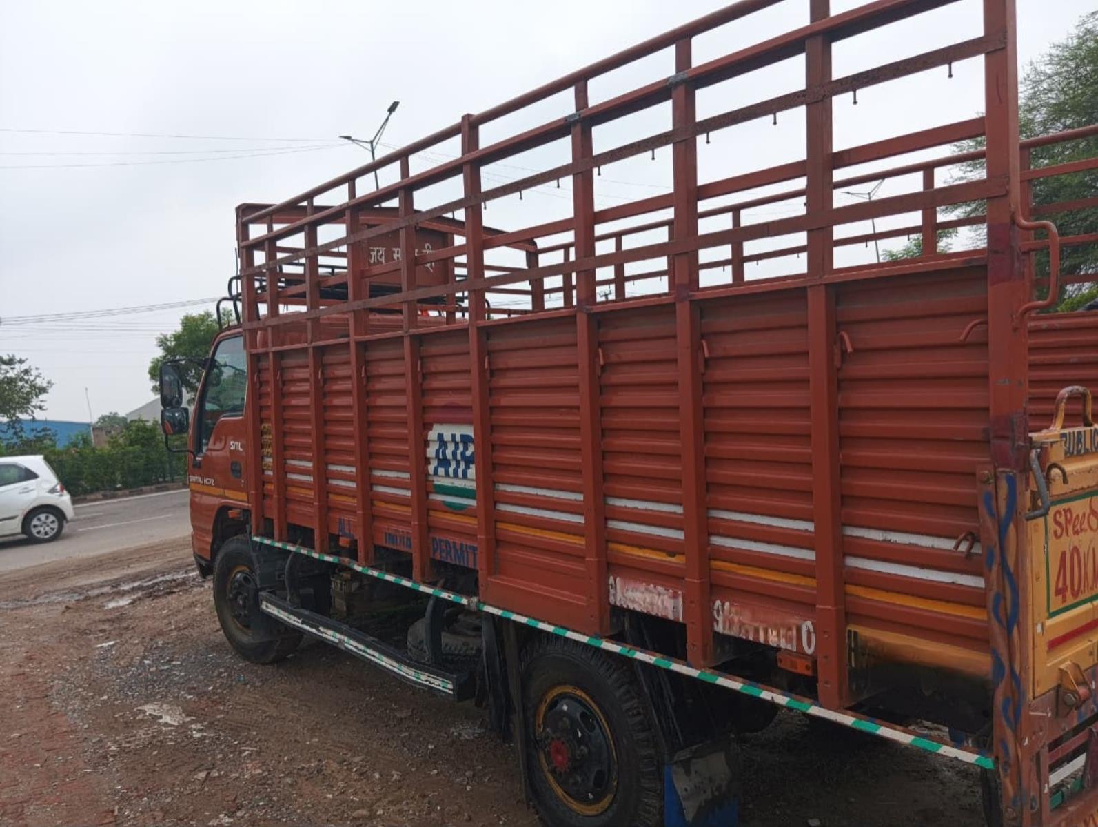 SML Isuzu Sartaj image 2