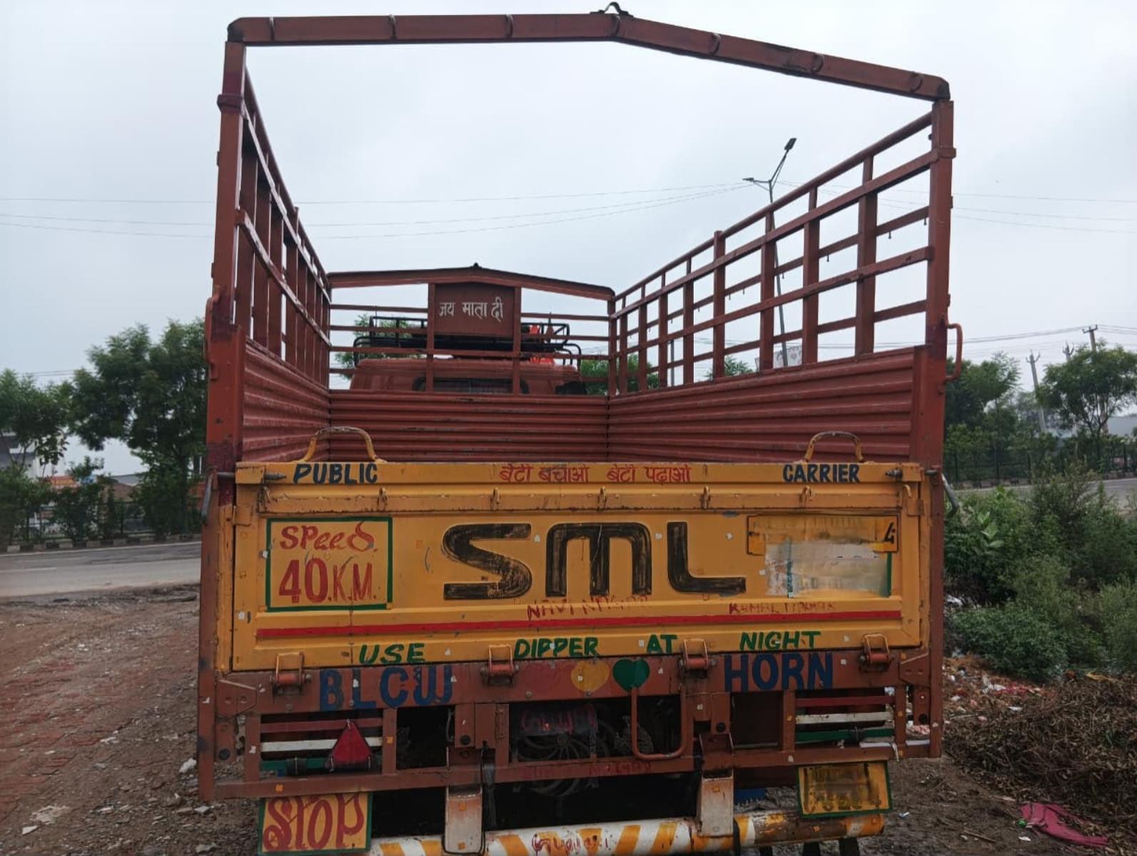 SML Isuzu Sartaj image 4