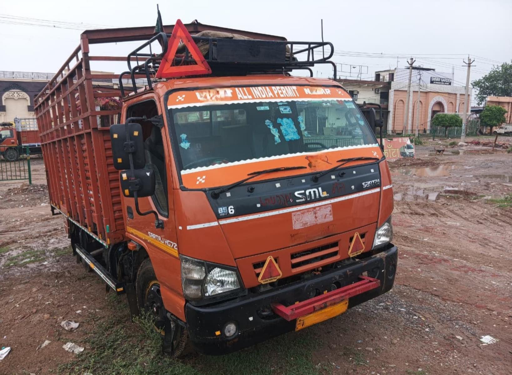 SML Isuzu Sartaj