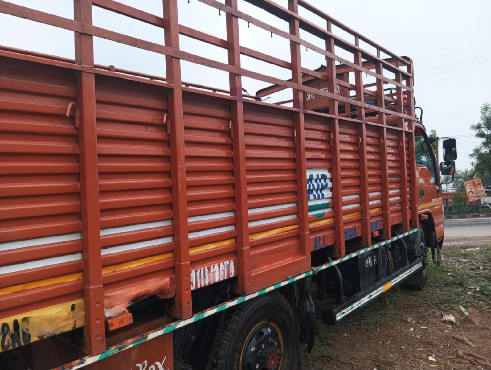 SML Isuzu Sartaj image 3