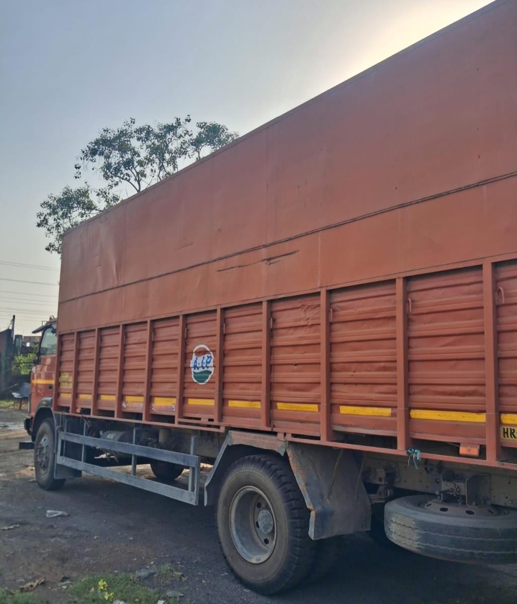 Tata 1512 image 3