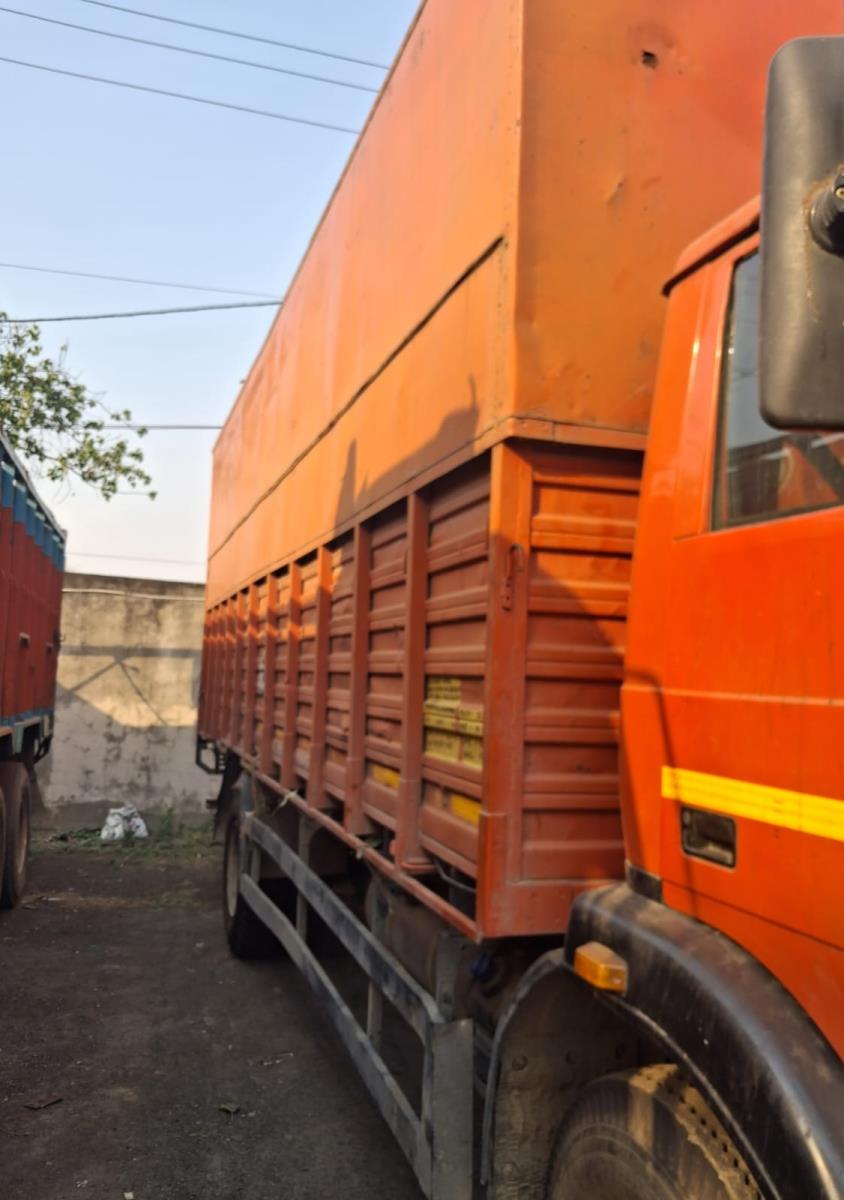 Tata 1512 image 2