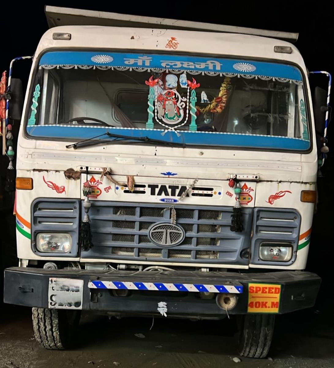 Tata 2523