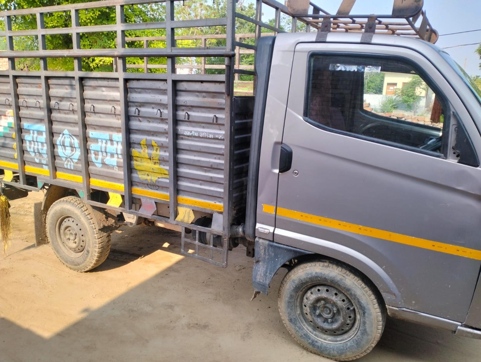 Tata Intra V10 image 2