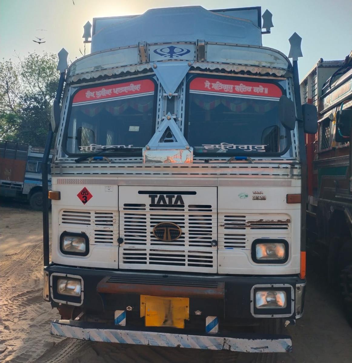Tata 2518