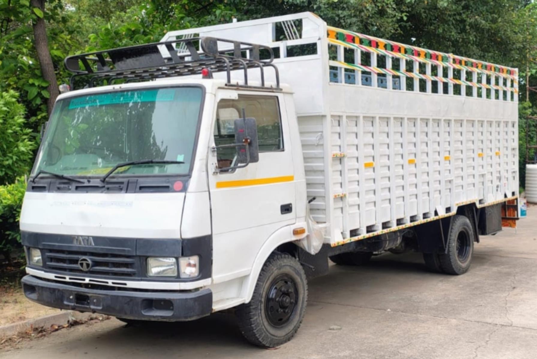 Tata 712
