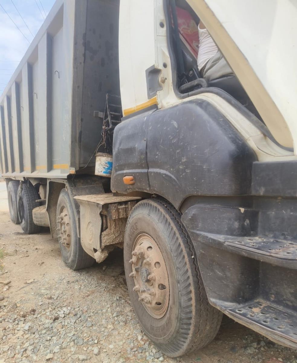 Ashok Leyland 3525 image 4