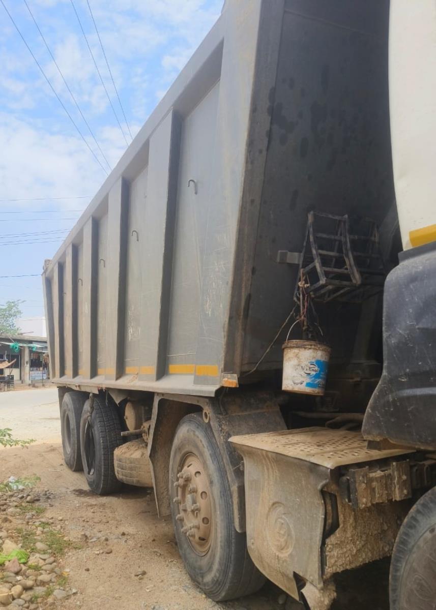 Ashok Leyland 3525 image 2