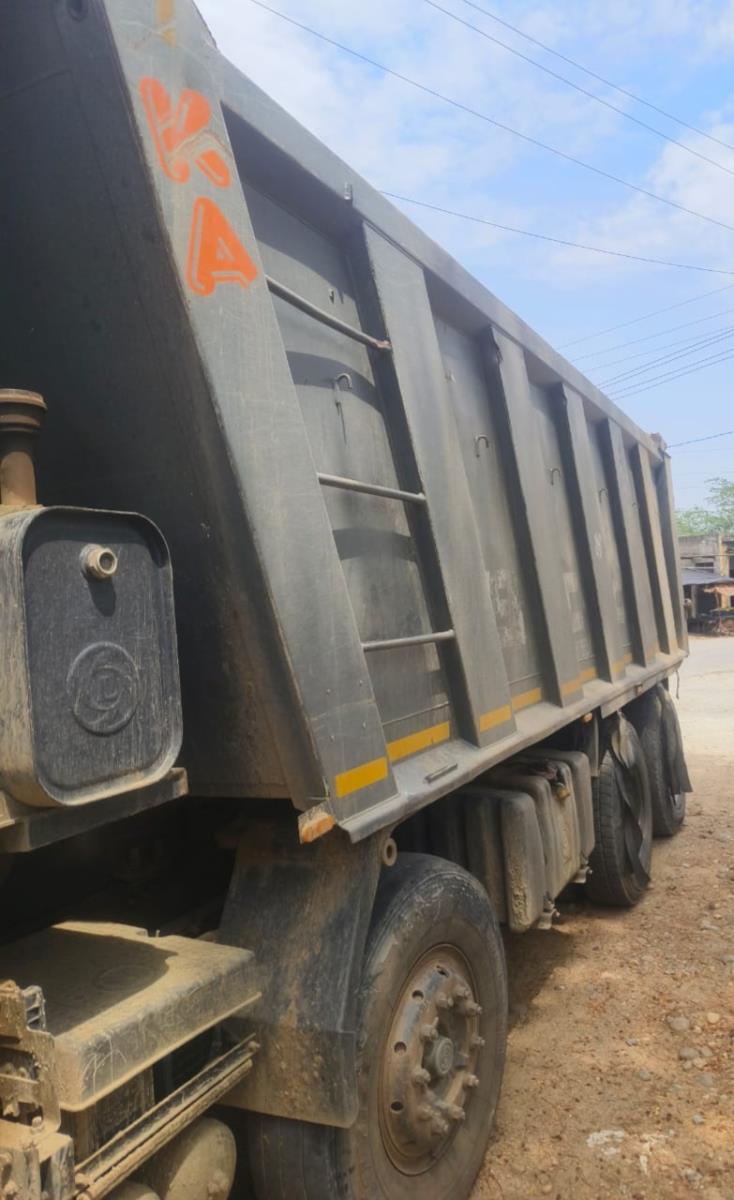 Ashok Leyland 3525 image 3