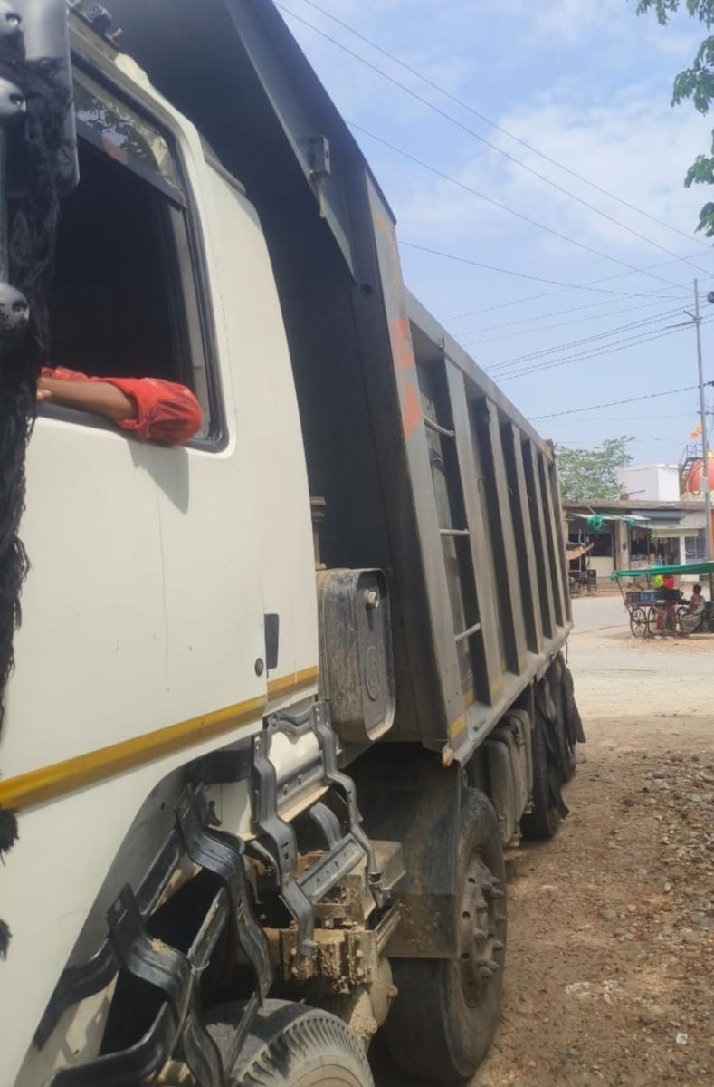 Ashok Leyland 3525 image 5