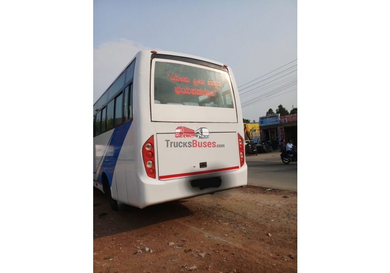 SML Isuzu Executive image 2