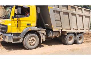 BharatBenz 2823R