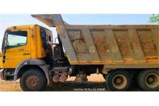 BharatBenz 2528C