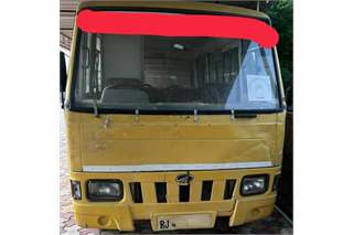 Mahindra Tourister