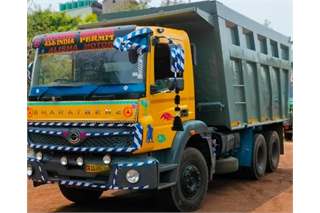 BharatBenz 2823R