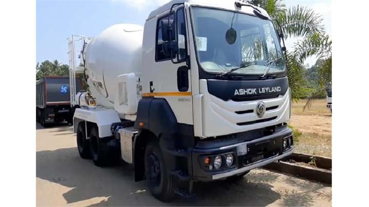 Ashok Leyland 2820 RMC Tipper
