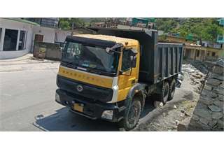 BharatBenz 2828C